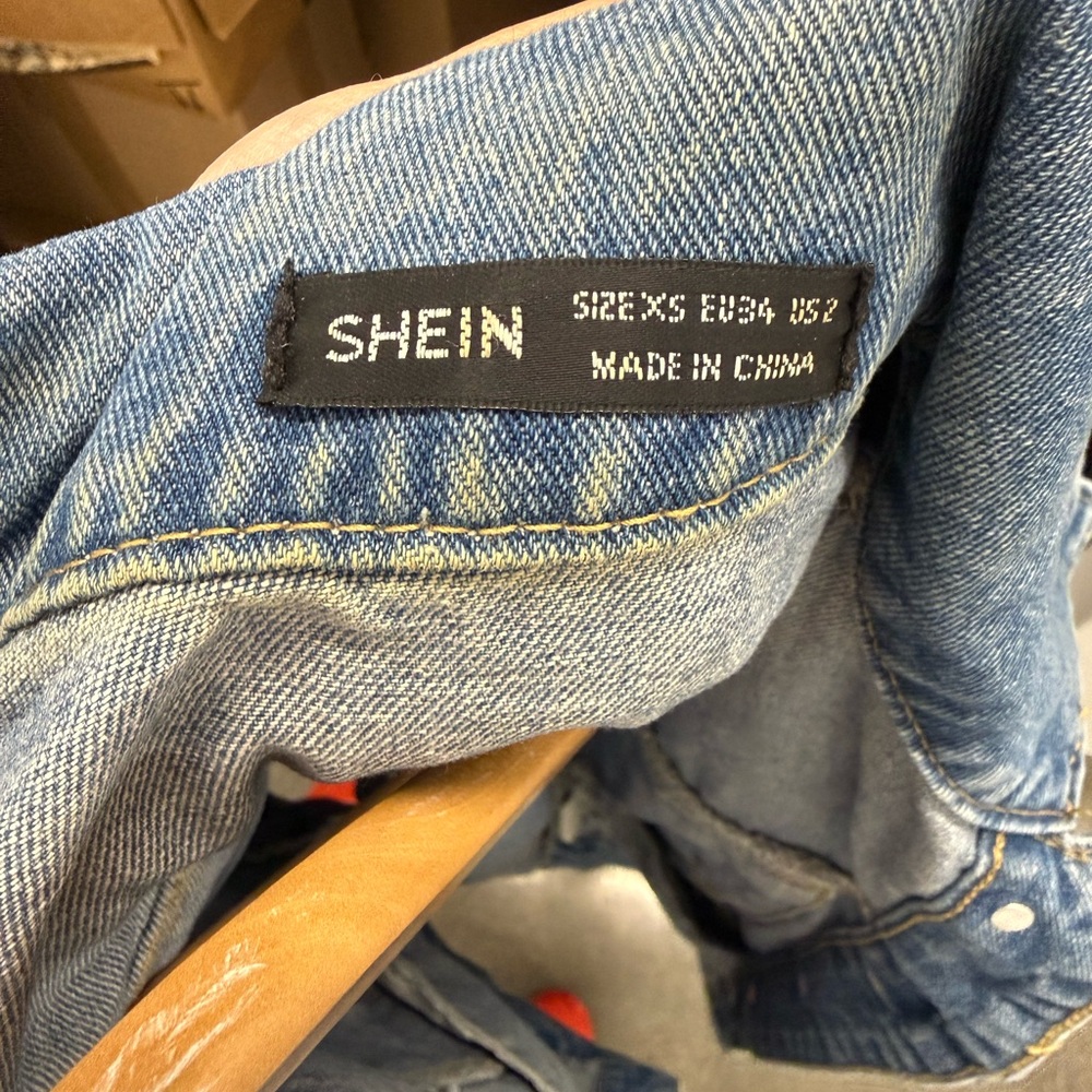 SHEIN Blue Denim Jacket with Pop Art Graphic - Picture 5 of 5